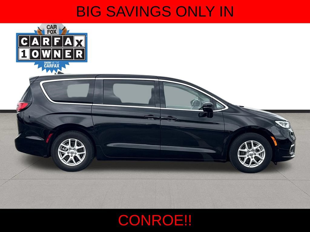 Used 2024 Chrysler Pacifica Touring-L FWD image 4