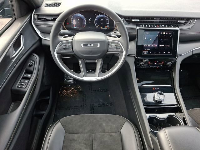 Used 2023 Jeep Grand Cherokee Altitude image 12