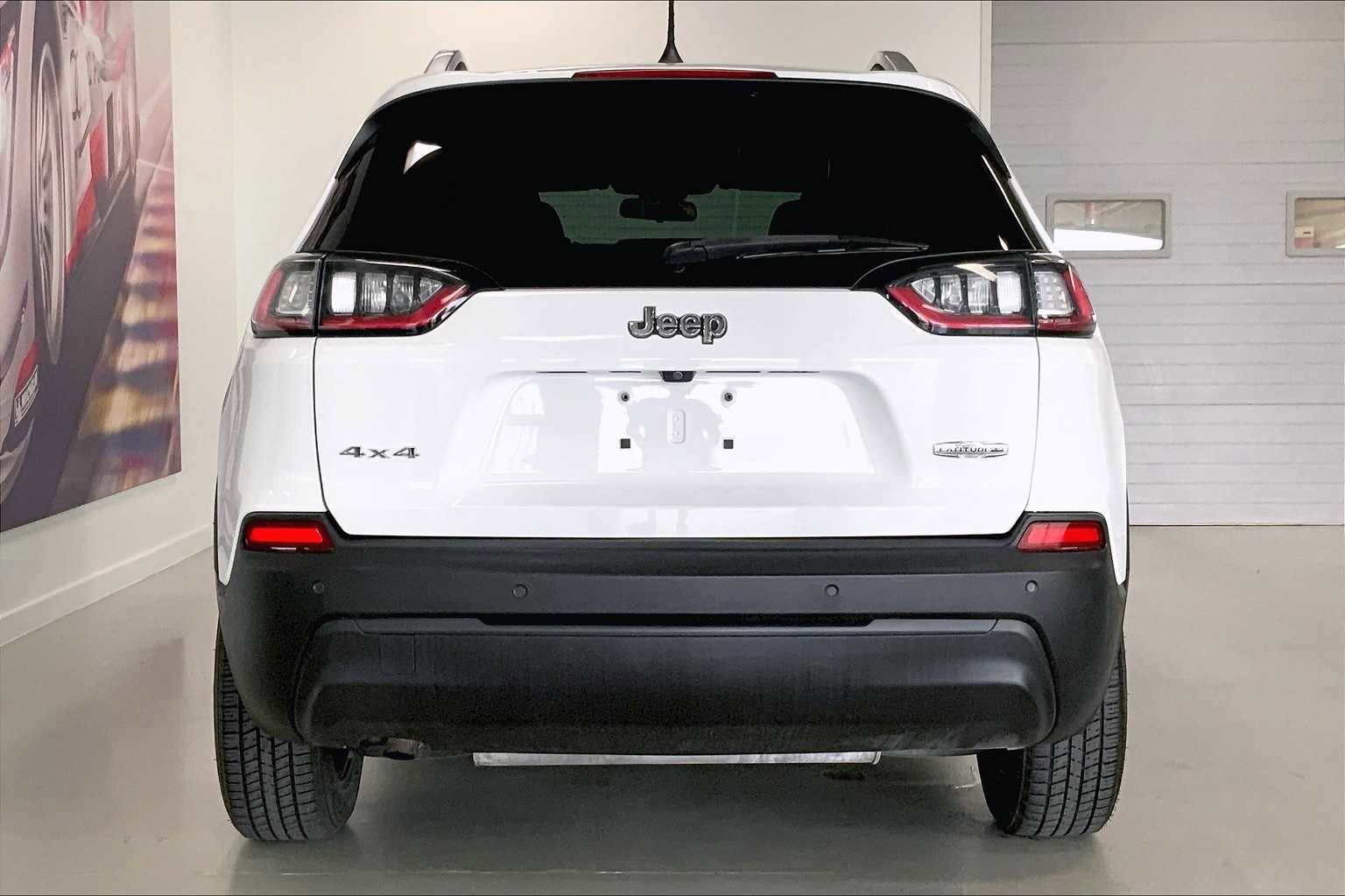 Used 2019 Jeep Cherokee Latitude Plus w/ Cold Weather Group image 5