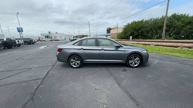 Used 2024 Volkswagen Jetta SE FWD image 9