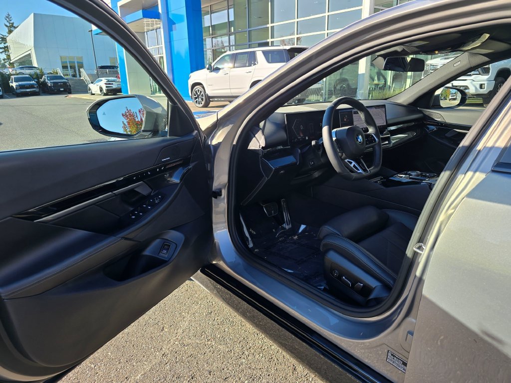 Used 2024 BMW 530i w/ M Sport Package RWD image 19