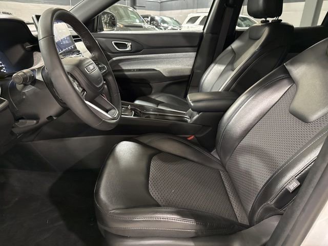 Used 2023 Jeep Compass Latitude image 21