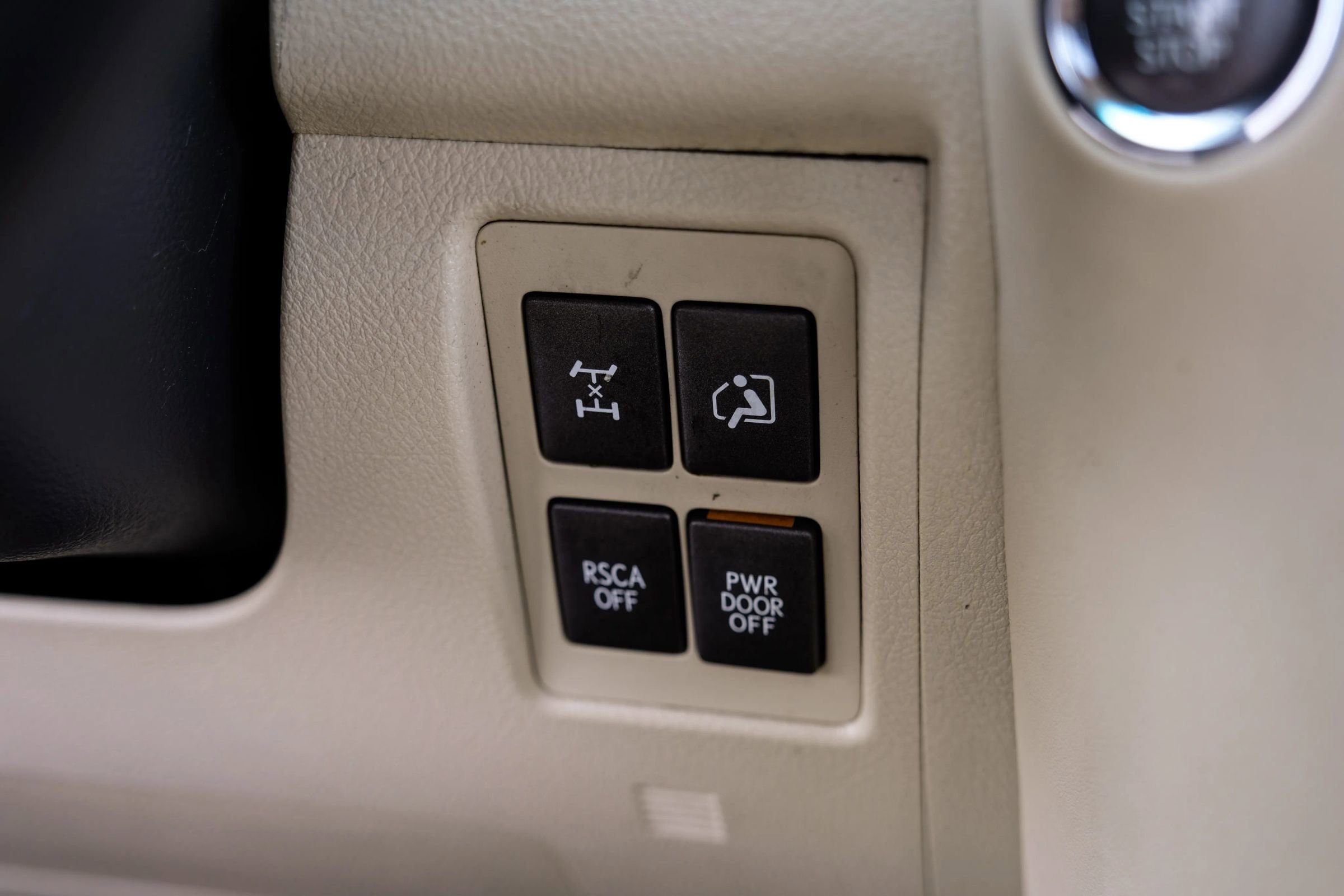 Used 2013 Lexus LX 570 4WD w/ Luxury Pkg image 36