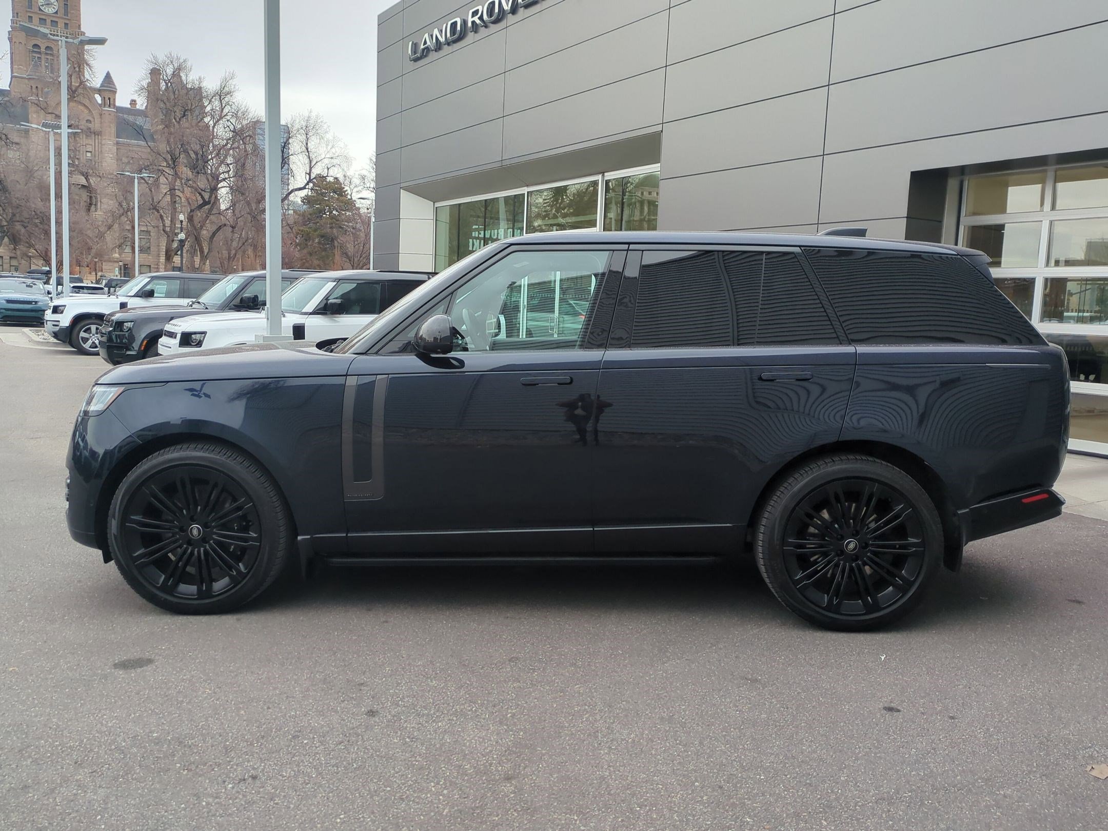 Used 2023 Land Rover Range Rover Autobiography image 11