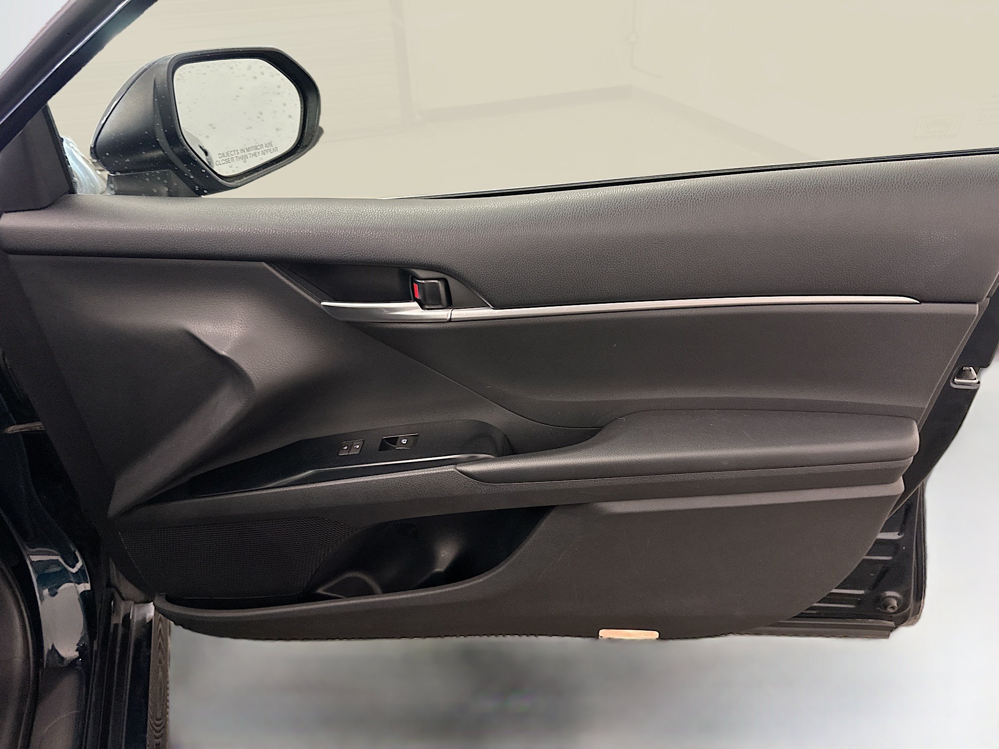 Used 2018 Toyota Camry LE FWD image 32
