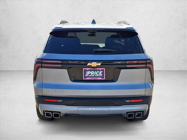 Used 2025 Chevrolet Traverse LT FWD image 7