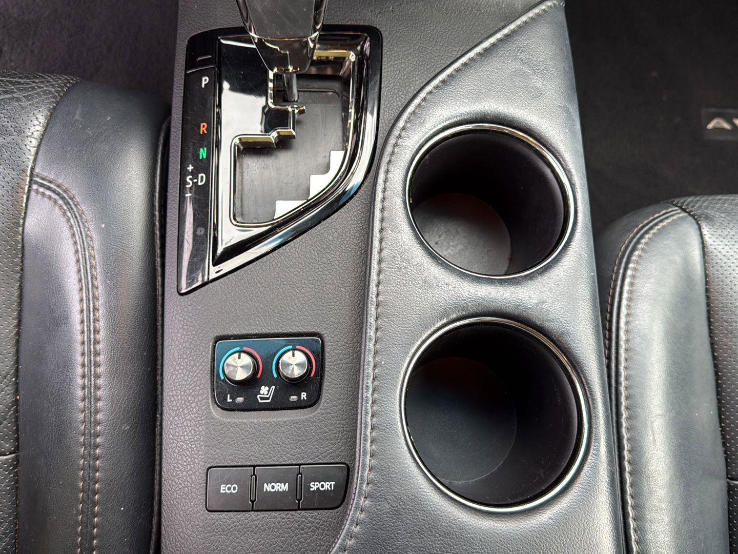 Used 2017 Toyota Avalon Limited image 18