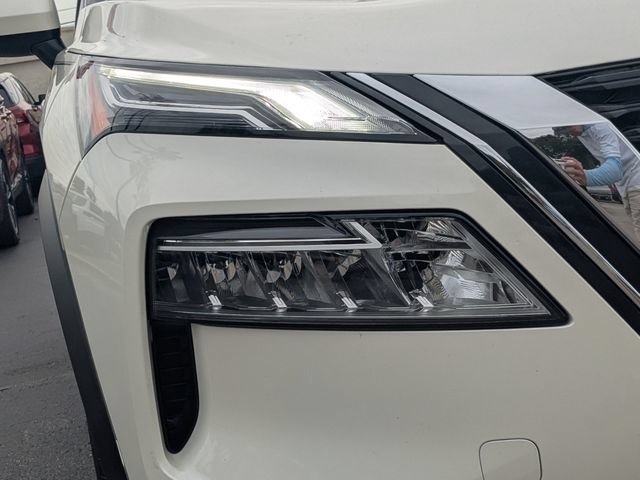 Used 2023 Nissan Rogue Platinum w/ Platinum Premium Package FWD image 9