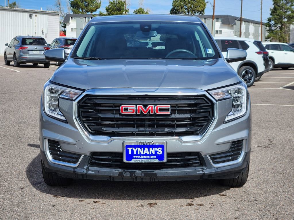 Used 2024 GMC Terrain SLE image 2