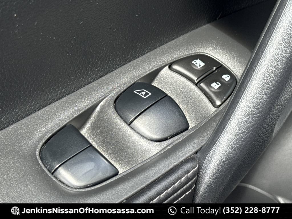 Certified 2022 Nissan Rogue Sport SV FWD image 30