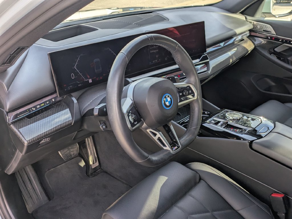 Used 2026 BMW 550e xDrive w/ Executive Package AWD/4WD image 28