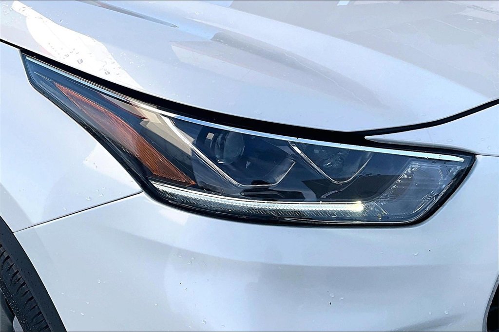 Certified 2021 Toyota Highlander Platinum image 31