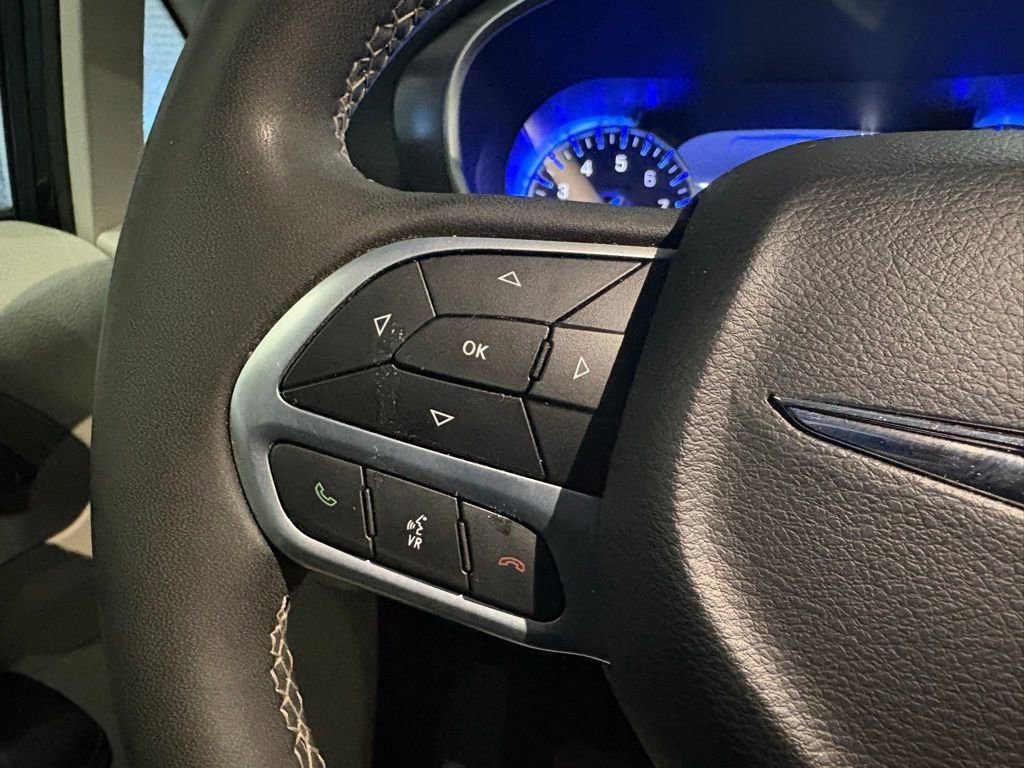 Used 2023 Chrysler Pacifica Touring-L image 24