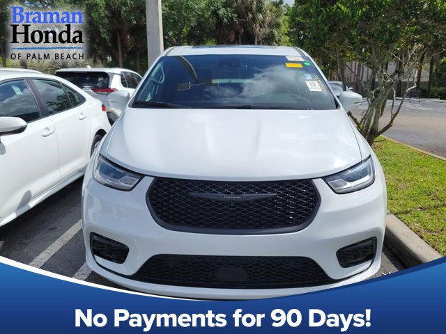 Used 2022 Chrysler Pacifica Limited w/ S Appearance Package image 1