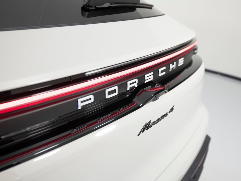 New 2026 Porsche Macan 4 Electric image 44