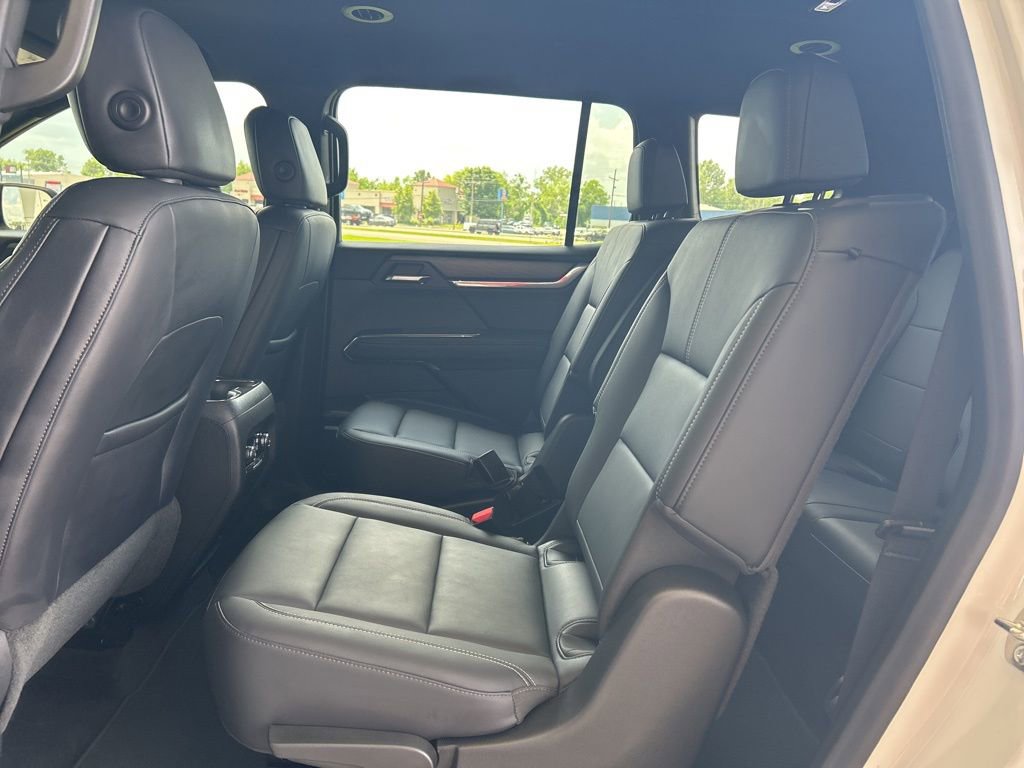 Used 2024 GMC Acadia Elevation w/ Luxury Package image 9