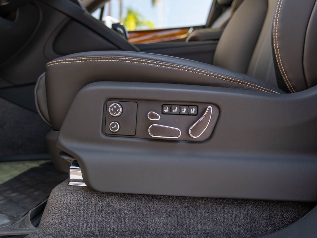 Used 2024 Bentley Bentayga image 16
