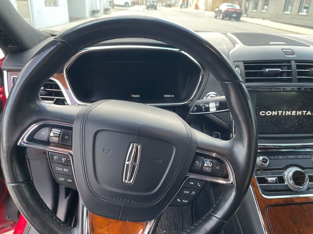 Used 2017 Lincoln Continental Select w/ Climate Package AWD/4WD image 13