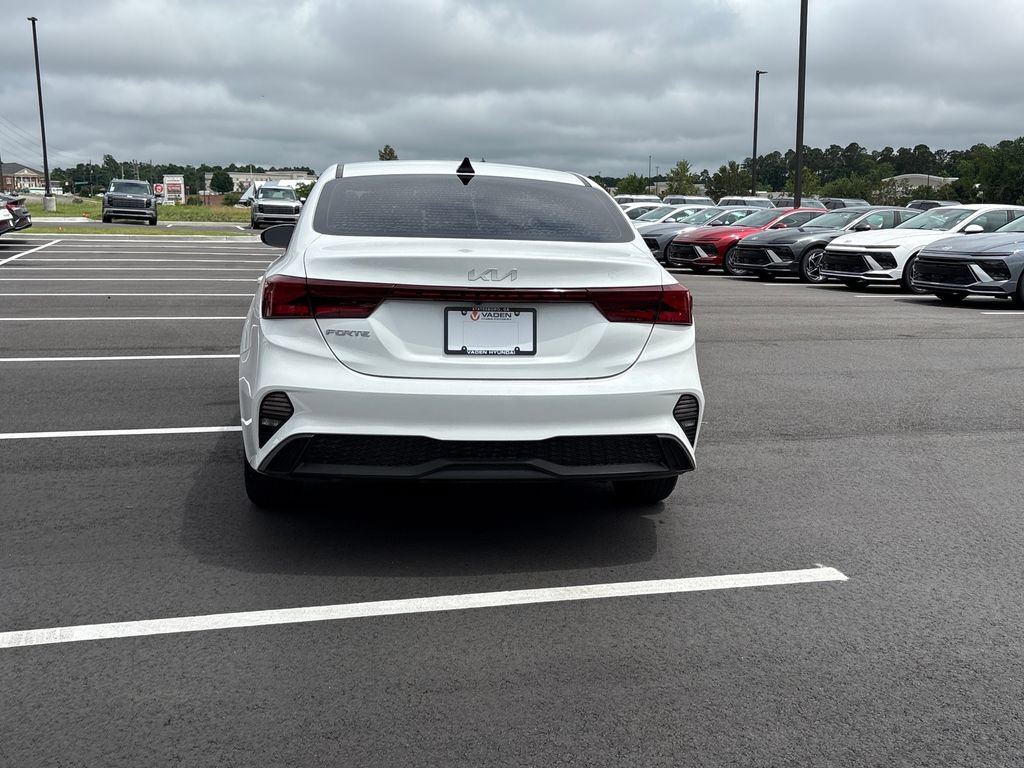 Used 2024 Kia Forte LXS FWD image 4