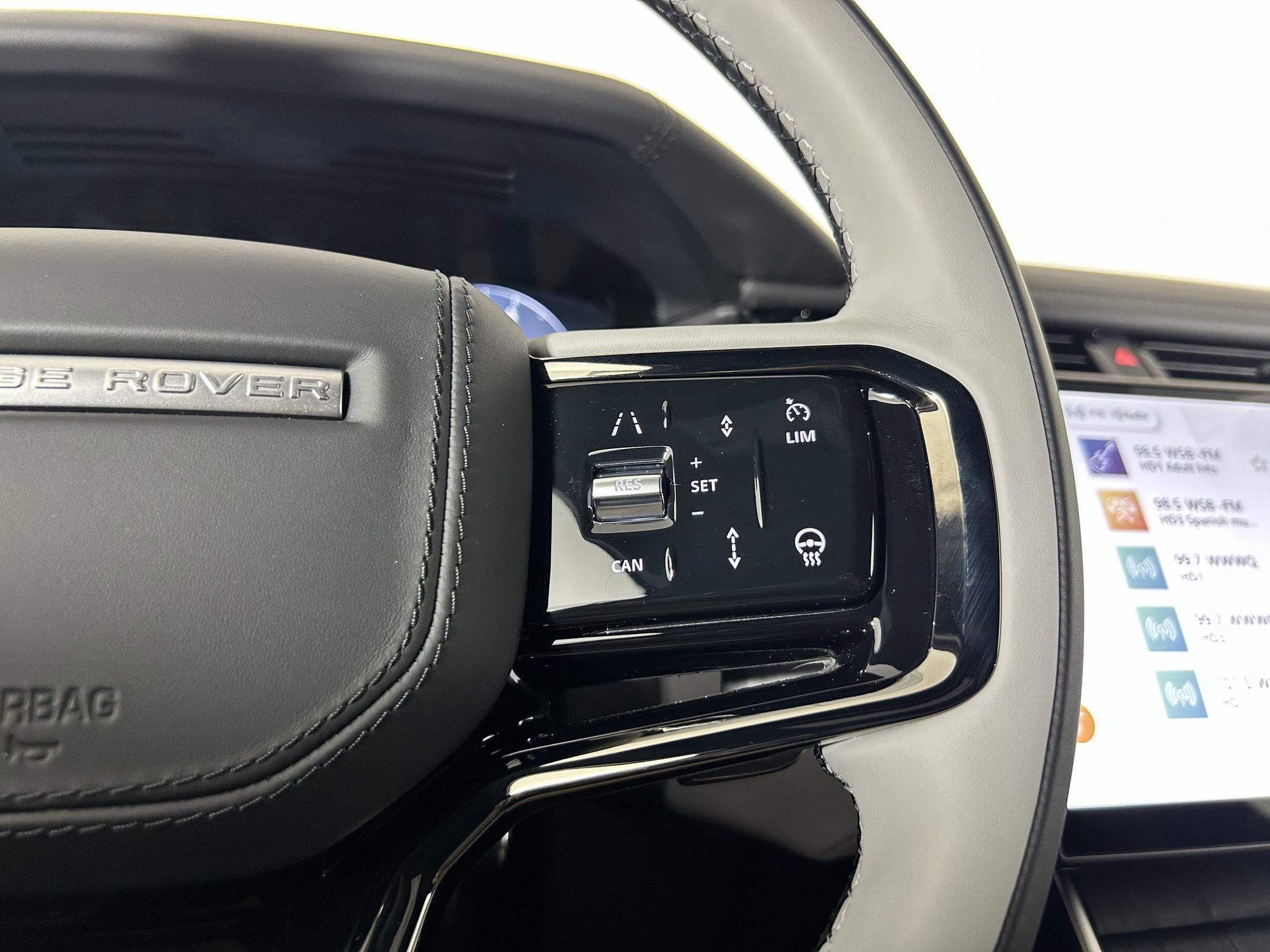 New 2026 Land Rover Range Rover Velar Dynamic SE image 16