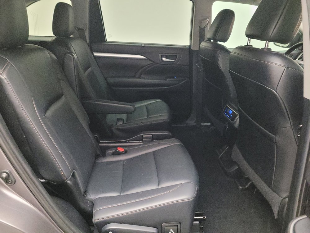 Used 2019 Toyota Highlander XLE image 19
