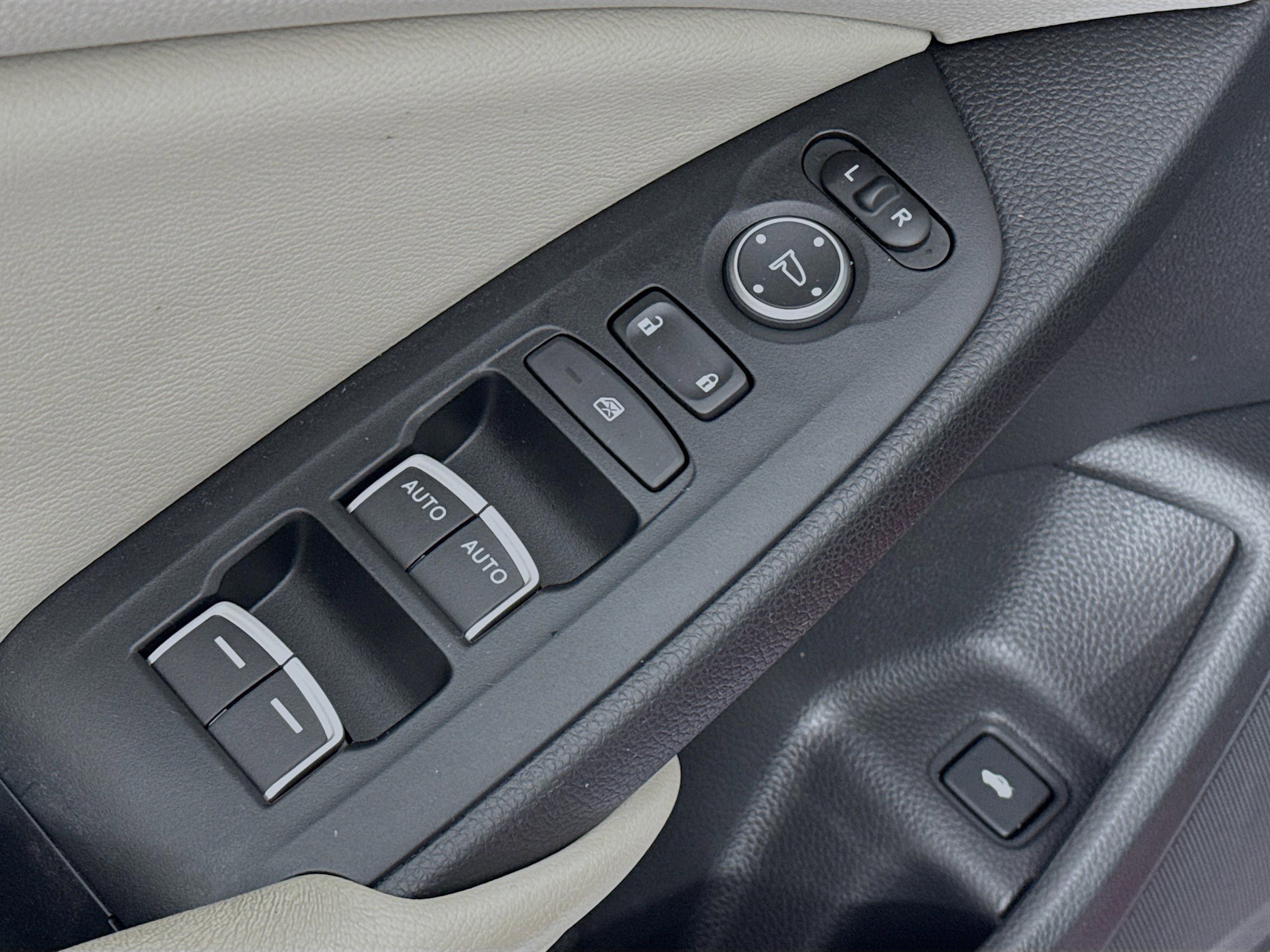 Certified 2018 Honda Accord EX image 17