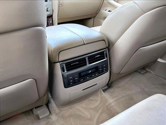 Used 2011 Lexus LX 570 4WD w/ Luxury Pkg w/Pre-crash image 22
