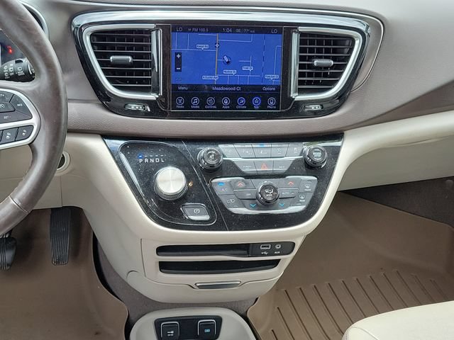 Used 2017 Chrysler Pacifica Touring-L Plus w/ Advanced Safetytec Group FWD image 23