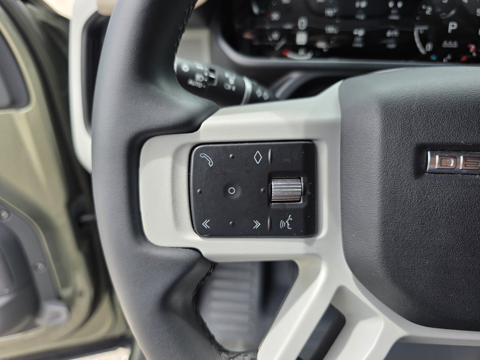 Certified 2023 Land Rover Defender 110 X-Dynamic SE AWD/4WD image 19