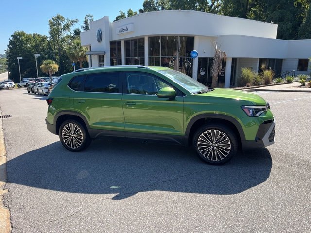 New 2025 Volkswagen Taos SE image 2