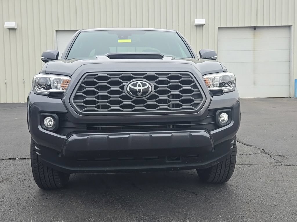 Used 2021 Toyota Tacoma TRD Sport AWD/4WD image 2