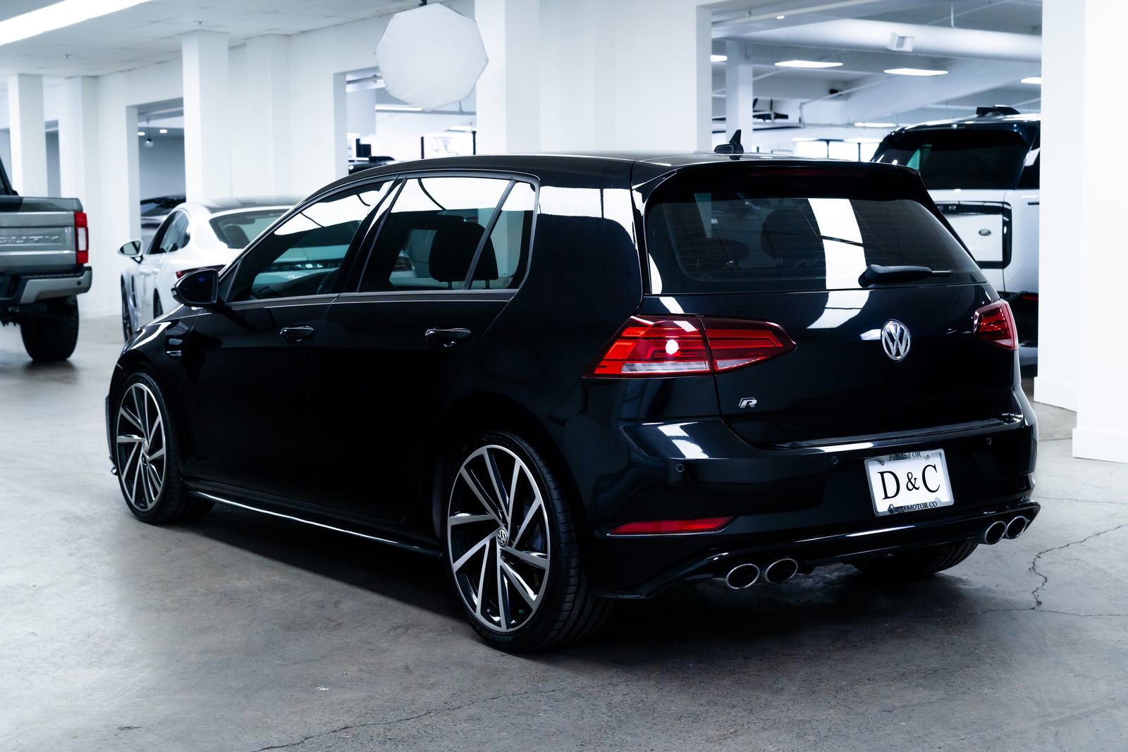 Used 2019 Volkswagen Golf R 4-Door image 3