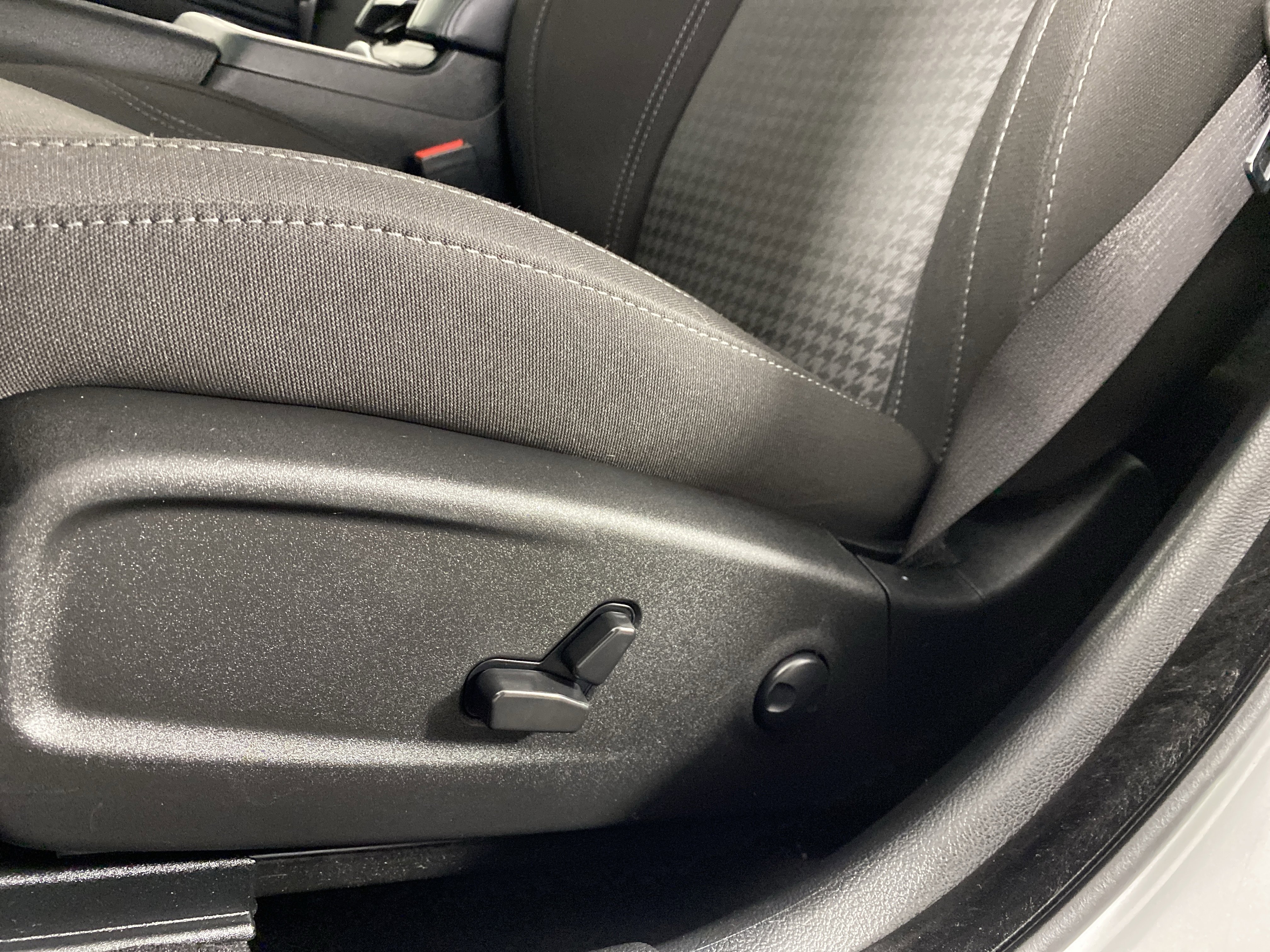 Used 2023 Dodge Charger SXT w/ Blacktop Package image 18