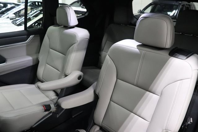Used 2026 GMC Acadia Elevation w/ Elevation Premium Package FWD image 16