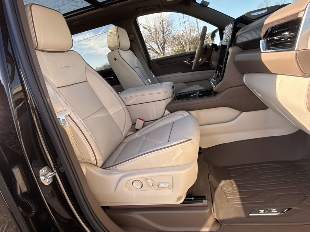New 2026 GMC Yukon XL Denali w/ Sun & Power Step Package image 27