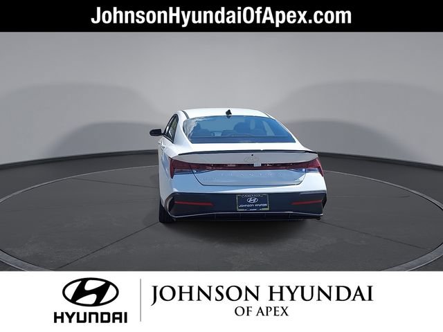 Certified 2025 Hyundai Elantra SEL FWD image 8