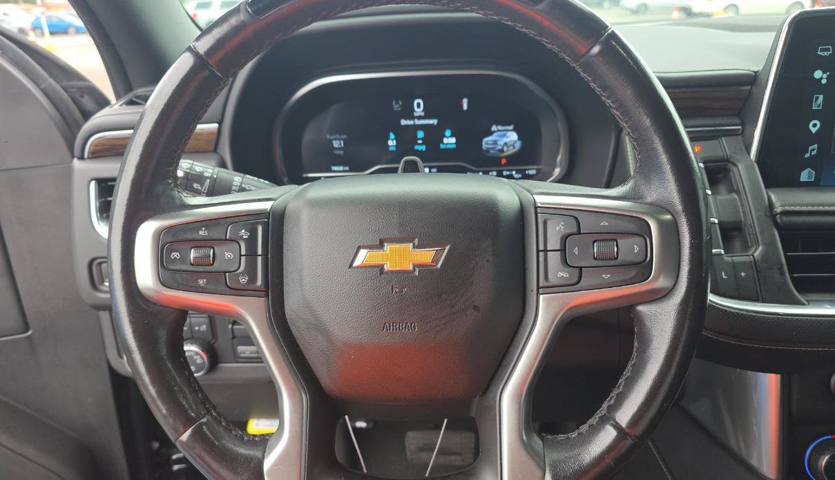 Used 2023 Chevrolet Suburban Premier w/ Advanced Technology Package RWD image 12