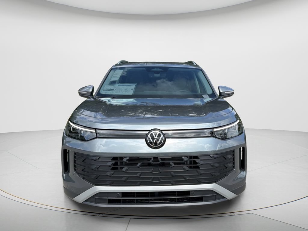 New 2026 Volkswagen Tiguan SE FWD image 2