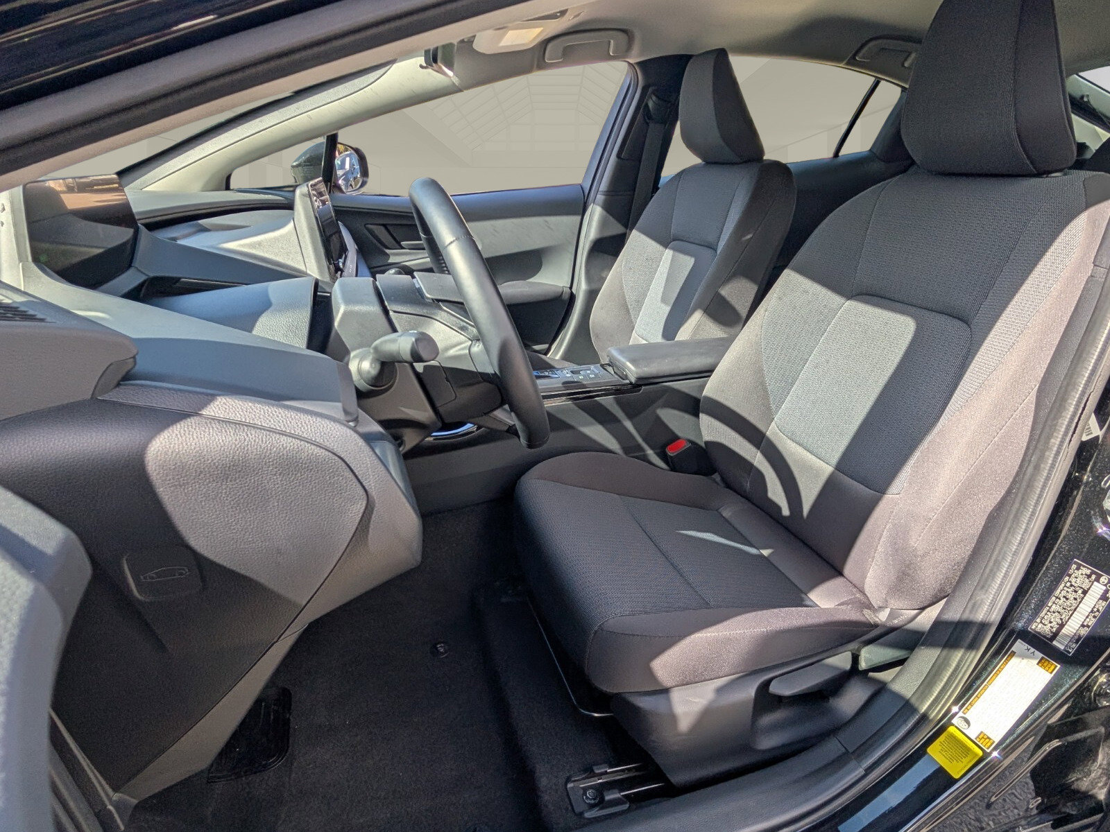 Used 2024 Toyota Prius LE image 9