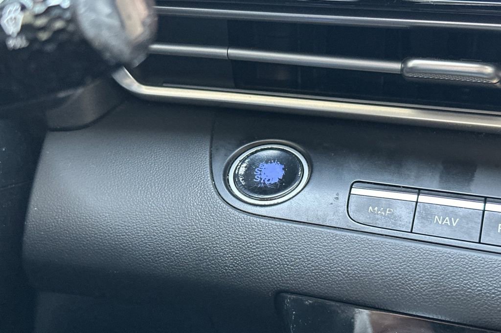 Used 2023 Hyundai Elantra Limited image 22