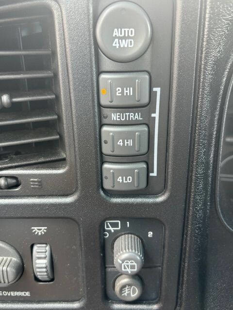 Used 2001 Chevrolet Tahoe 4WD w/ LS Preferred Equipment Group image 11