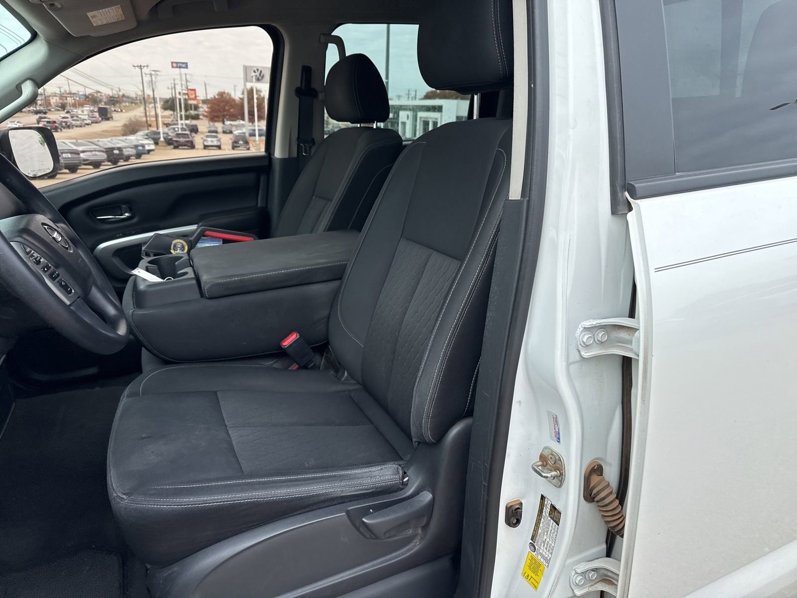 Used 2018 Nissan Titan SV image 13