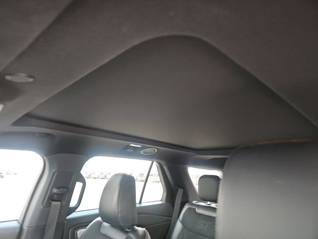 Used 2025 Ford Explorer ST w/ Sun And Sound Package AWD/4WD image 9