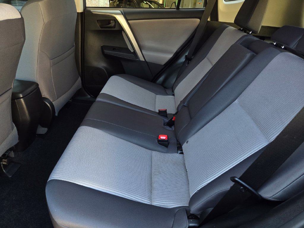 Used 2015 Toyota RAV4 LE AWD/4WD image 13