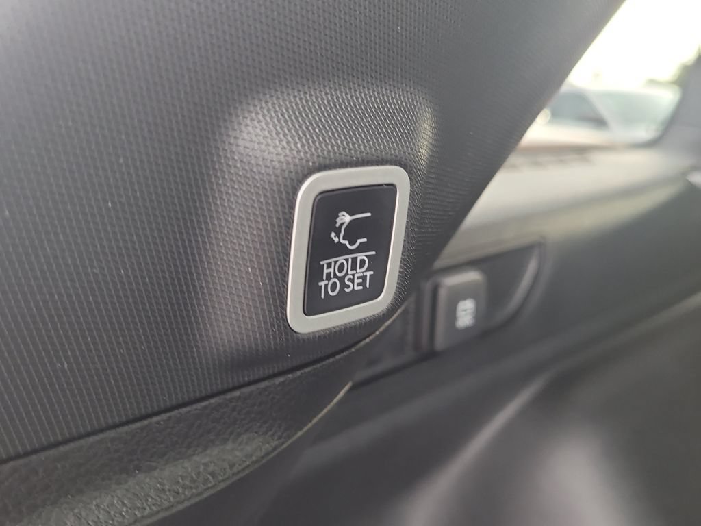 Certified 2025 Jeep Grand Cherokee Limited w/ Luxury Tech Group II RWD image 9