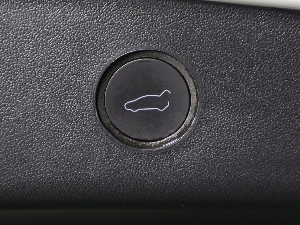 Used 2023 Tesla Model 3 Standard Range image 18