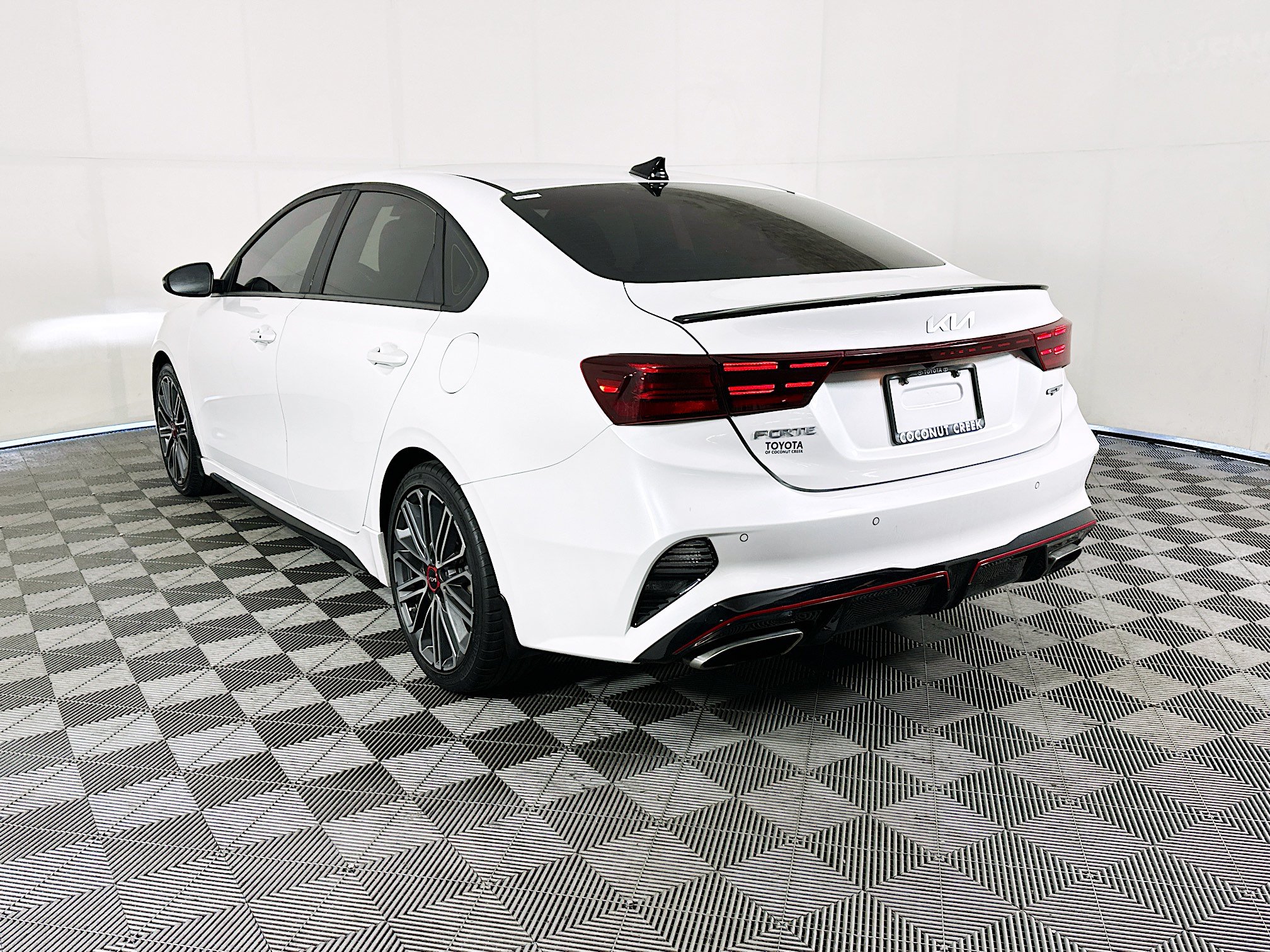 Used 2022 Kia Forte GT FWD image 5