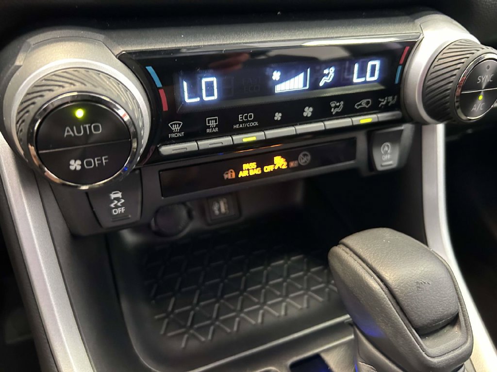 Used 2024 Toyota RAV4 XLE FWD image 22