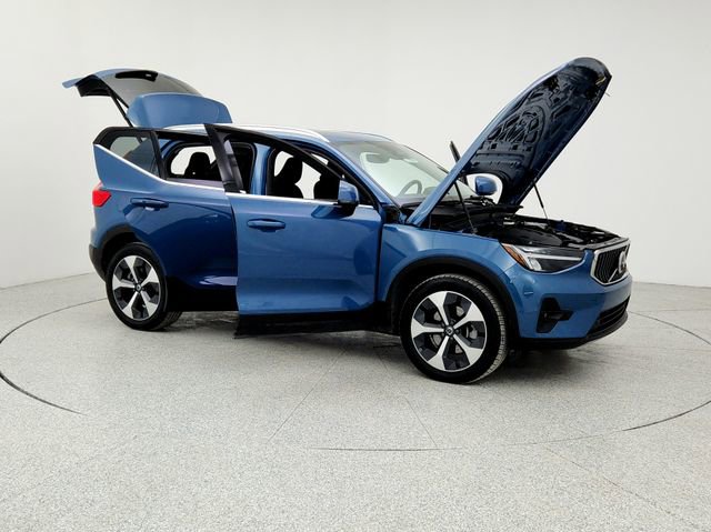 Certified 2025 Volvo XC40 B5 Plus image 10