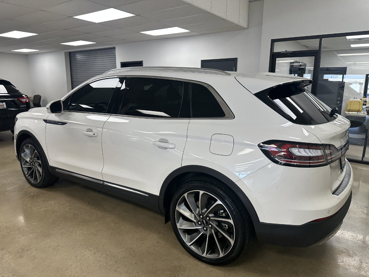 Used 2023 Lincoln Nautilus Reserve w/ Equipment Group 202A image 8